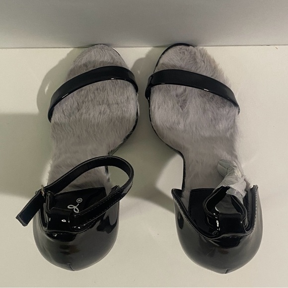 Qupid Women's 7.5 Black Glossy Heels W/Gray Soft Fur Insole - Picture 3 of 8